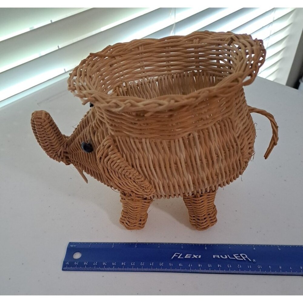Wicker Elephant Basket Planter Tan Rattan BOHO Cottage Core Flower Pot 7"Hx9"W - Picture 5 of 9